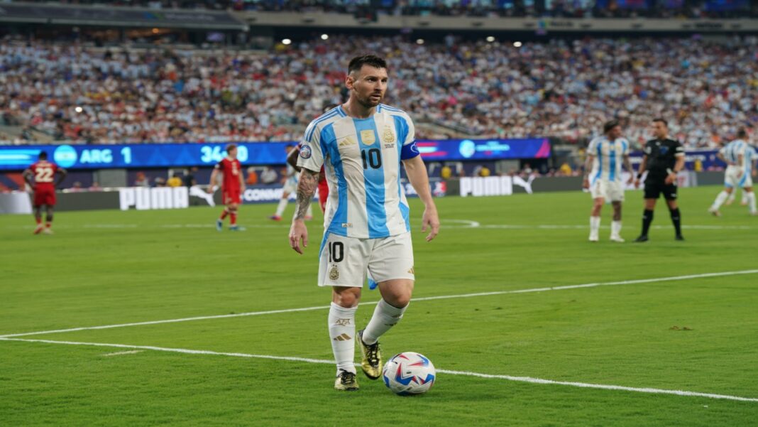 Messi: “La cancha no ayudó para nada a que hubiese un buen partido. No se podía jugar…”