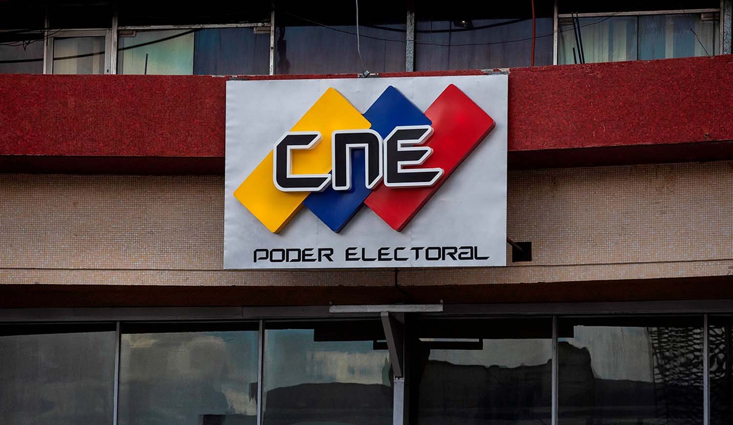 Poder legislativo designa a Conrado Pérez como nuevo rector del CNE