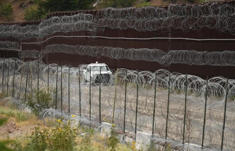 Gobierno de Biden endurece las restricciones al asilo en la frontera sur de EEUU