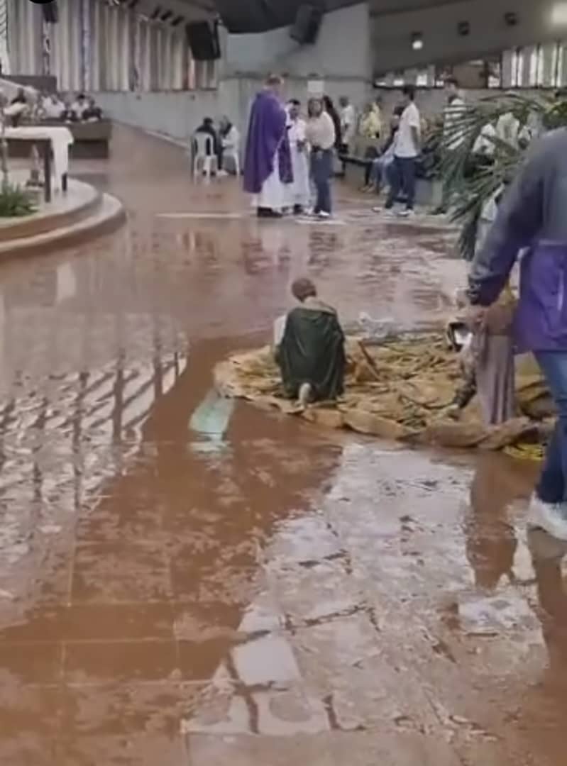 Urge reparar el techo| La Catedral de Barquisimeto parece “una piscina” cuando llueve