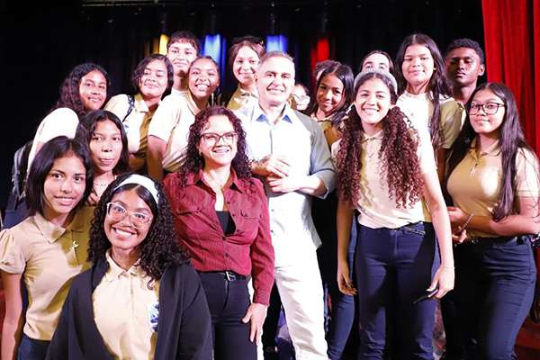 Fiscal general dictó conferencia sobre acoso escolar, pedofilia y drogas en el liceo Fermín Toro