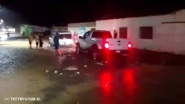 Calles de Siquisique quedan anegadas tras poco más de una hora de lluvia