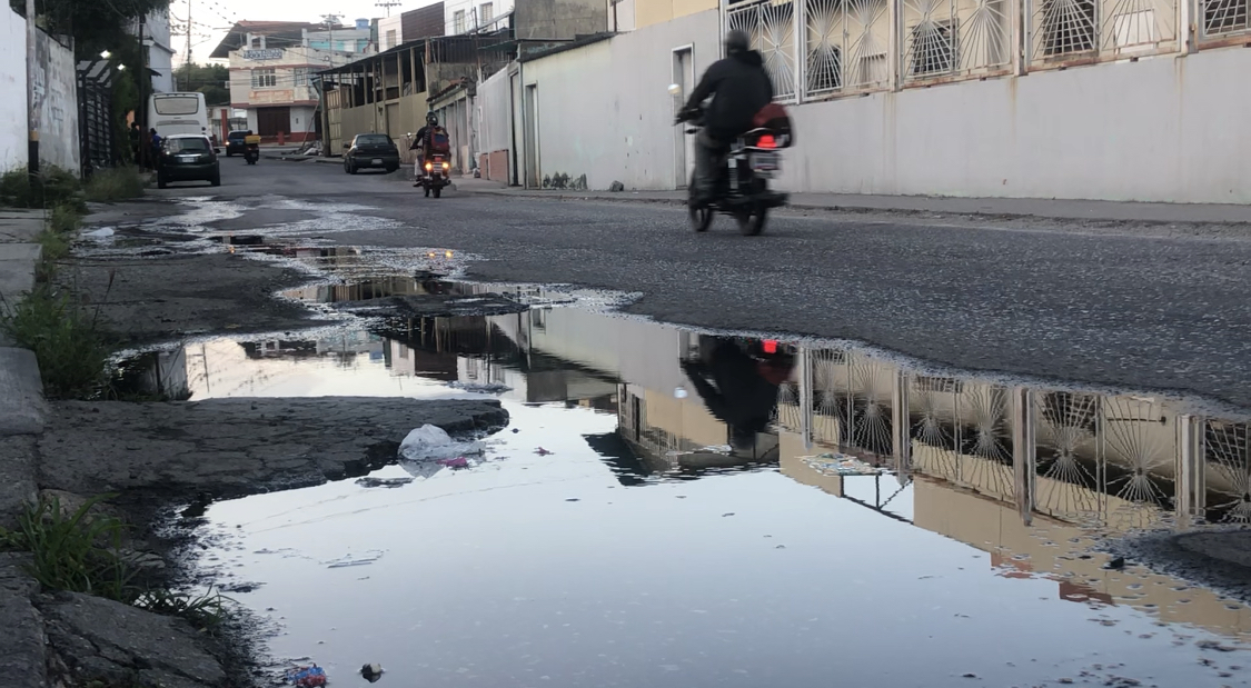 Familias de Cruz Blanca y pacientes del CDI tienen meses conviviendo con un colapso de aguas negras