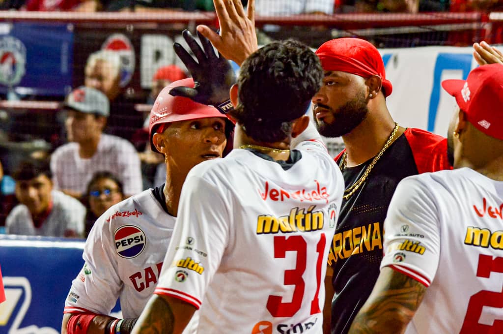 Ante Leones del Caracas, Cardenales de Lara pasa la escoba, 6-2, con contundencia y con autoridad, en la capital de la república