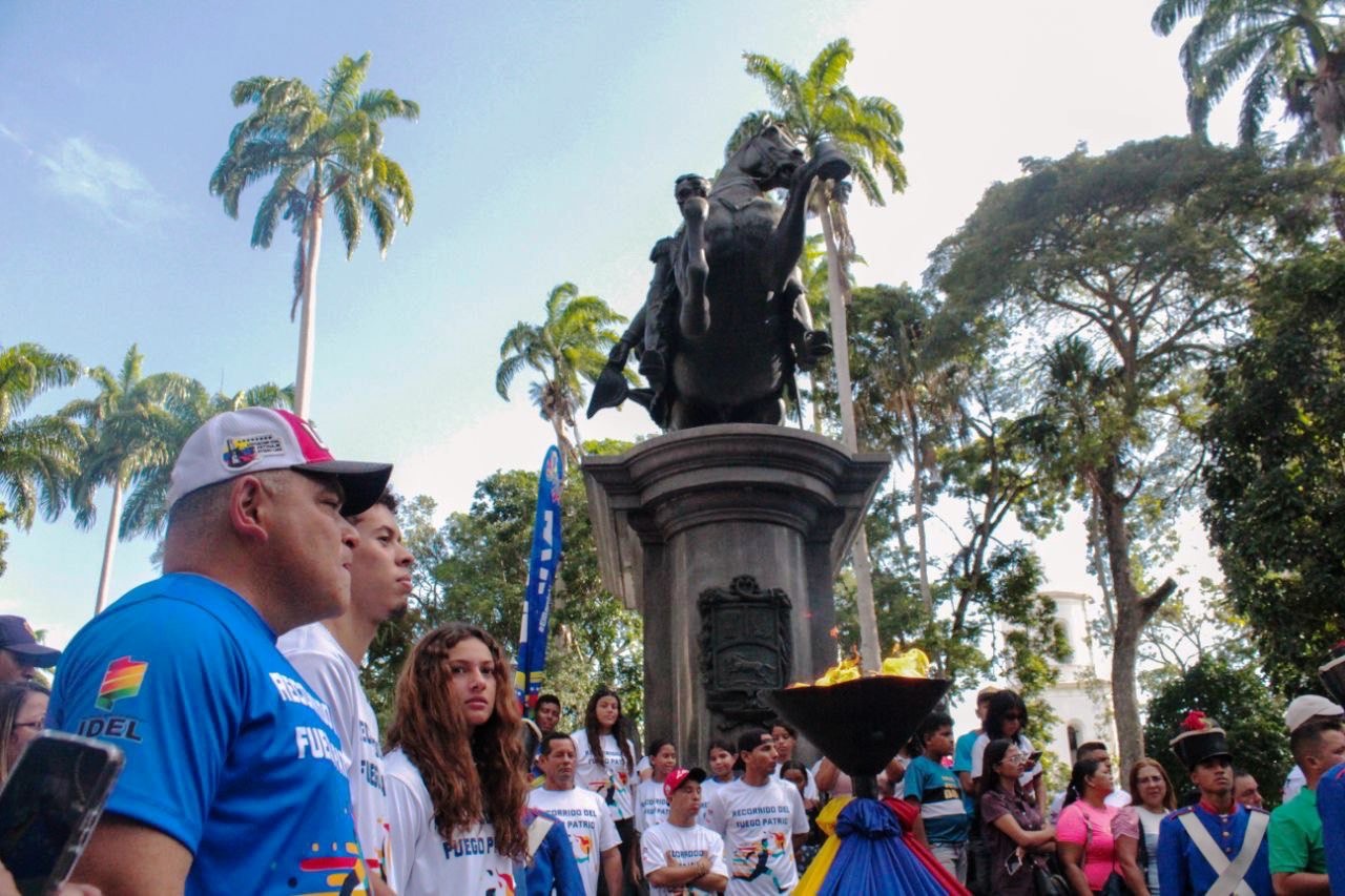 Lara recibió Fuego Patrio a propósito de los Juegos Deportivos Nacionales y Paranacionales 2024