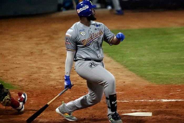 Magallanes asume la punta del campeonato de béisbol profesional de Venezuela, al doblegar a Cardenales de Lara, 8 carreras por 1, en Valencia