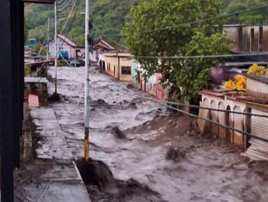 Lluvias ocasionan desbordamiento de ríos en Cumanacoa y Carúpano