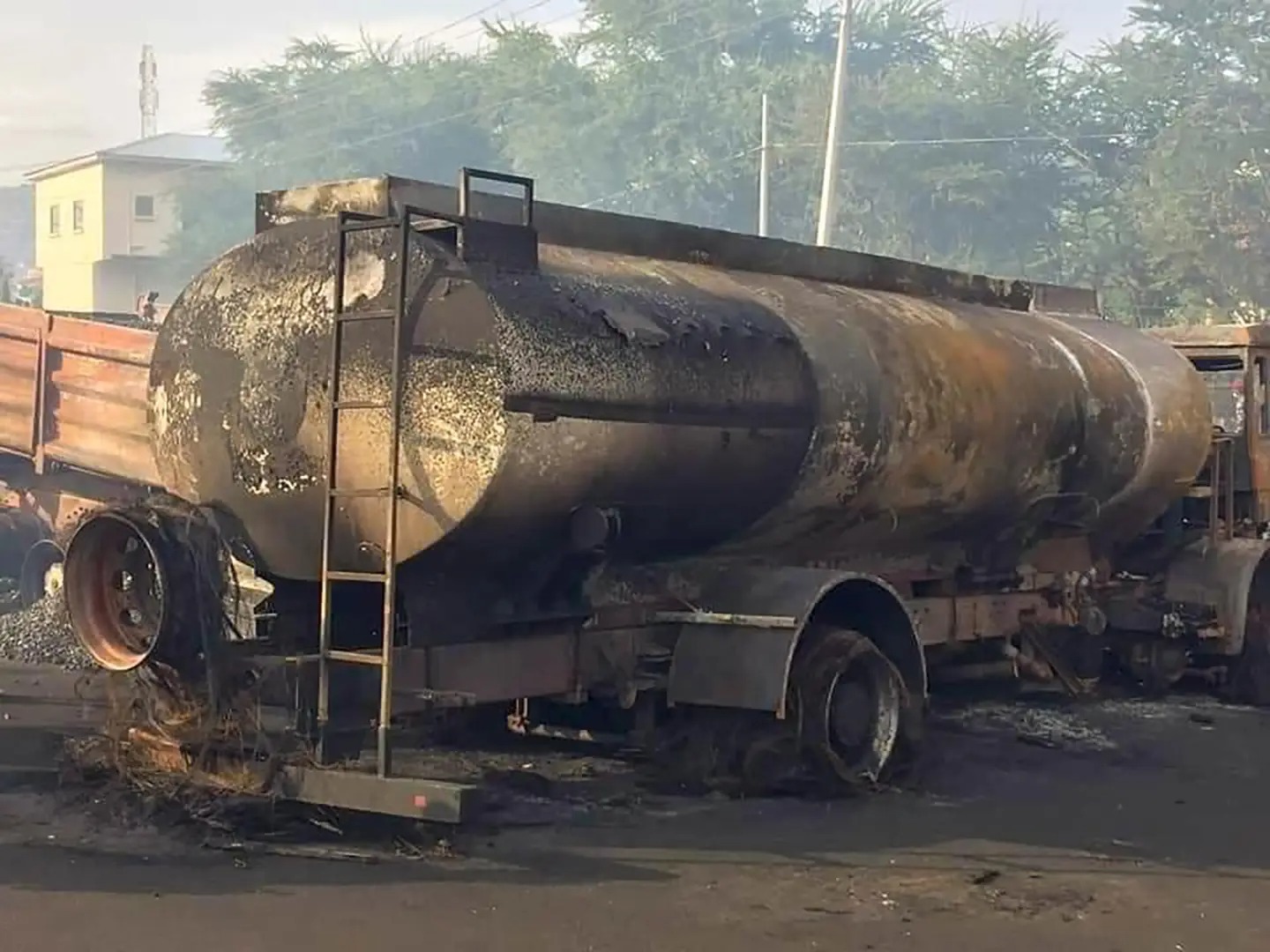 Al menos 90 personas murieron y 50 resultaron heridas tras la explosión de un camión cisterna de gasolina en Nigeria, según la policía