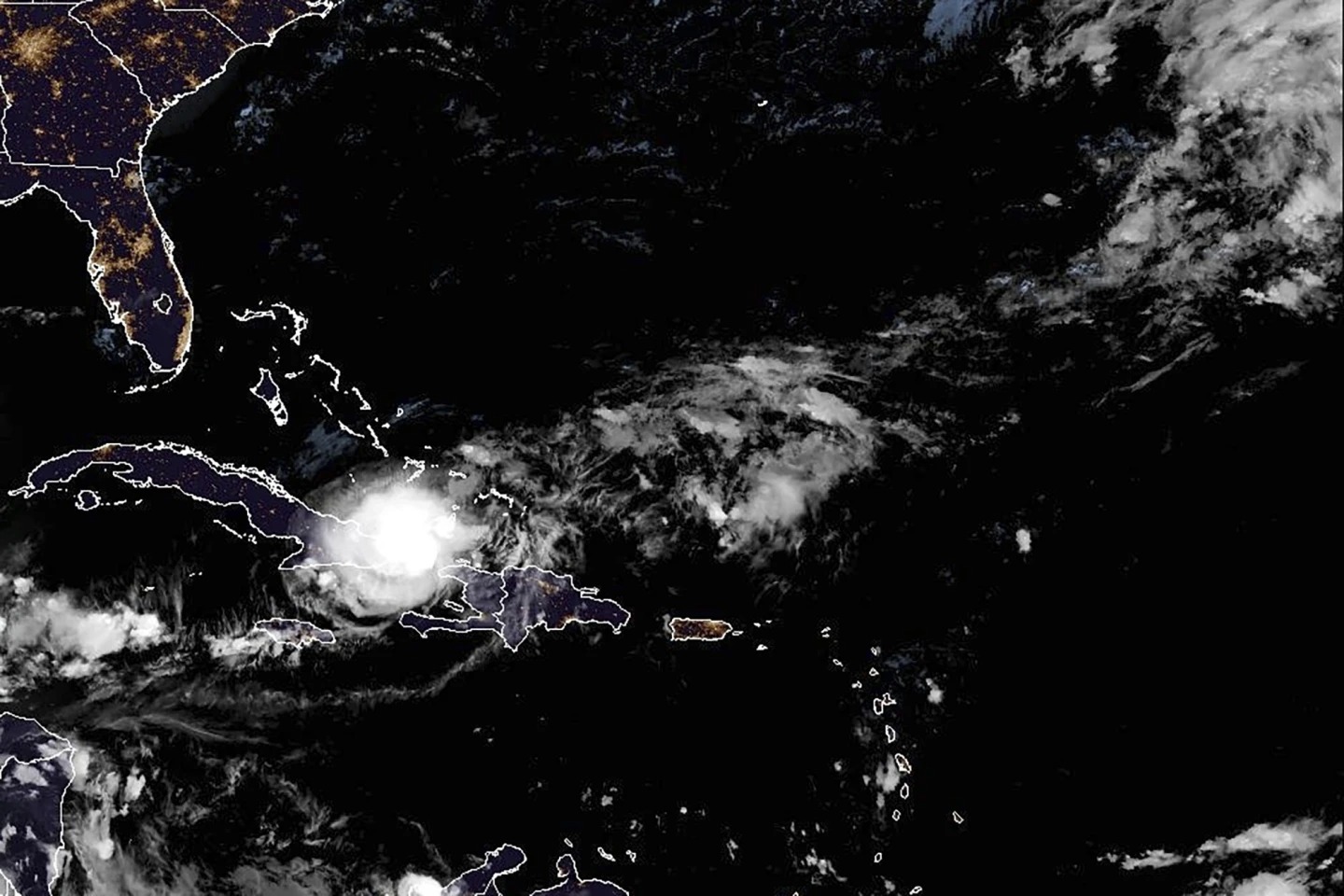 Tormenta tropical Óscar trae vientos y fuertes lluvias al oriente de Cuba