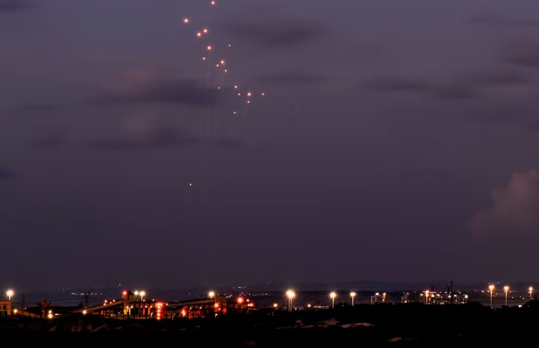 Hezbolá ataca con «enjambre  de drones» Haifa, la mayor ciudad del norte de Israel