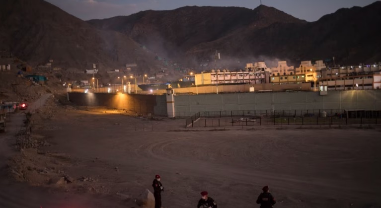 Al menos cinco muertos y más de una decena de heridos deja incendio en la cárcel del centro de Perú