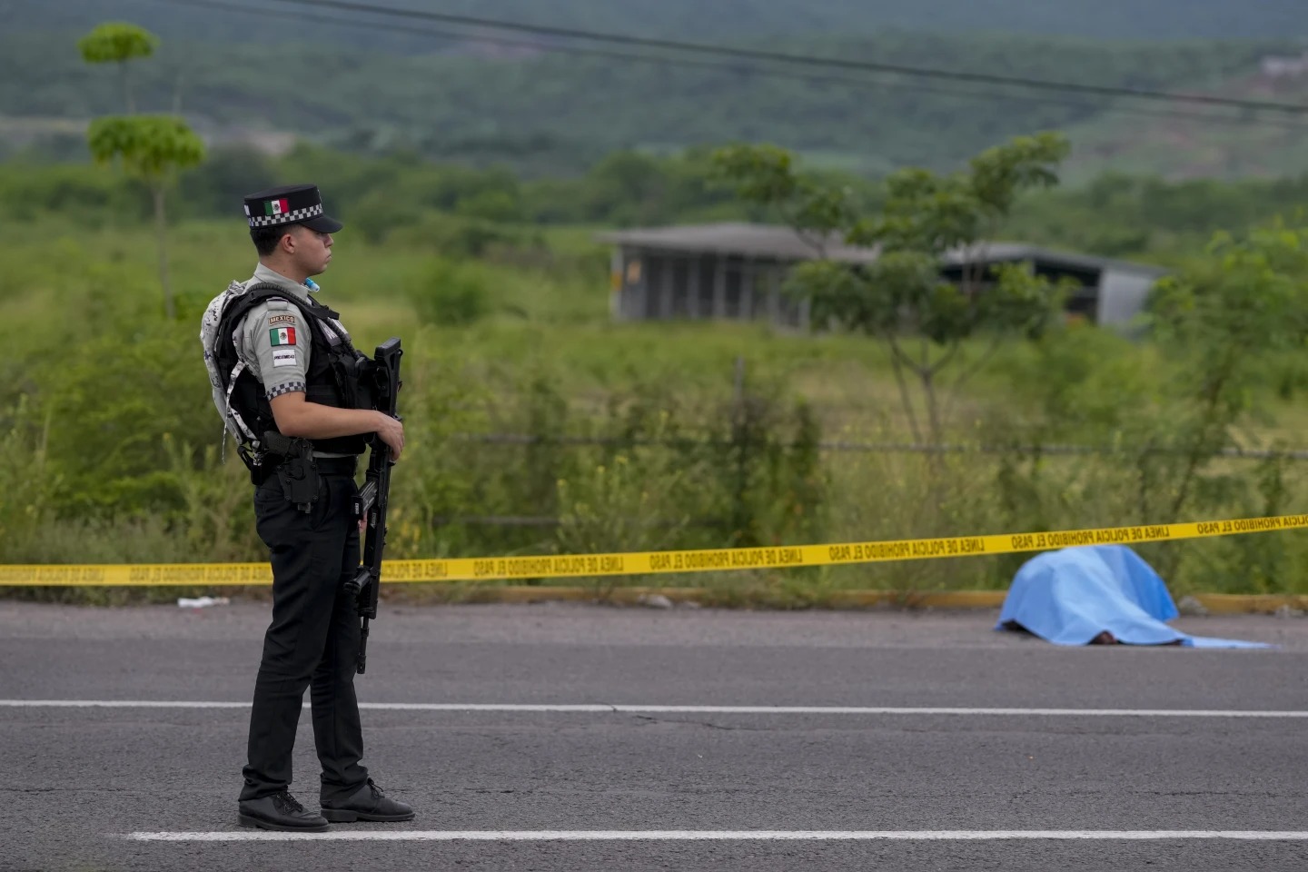 Hallan cinco cuerpos decapitados en carretera de occidente de México