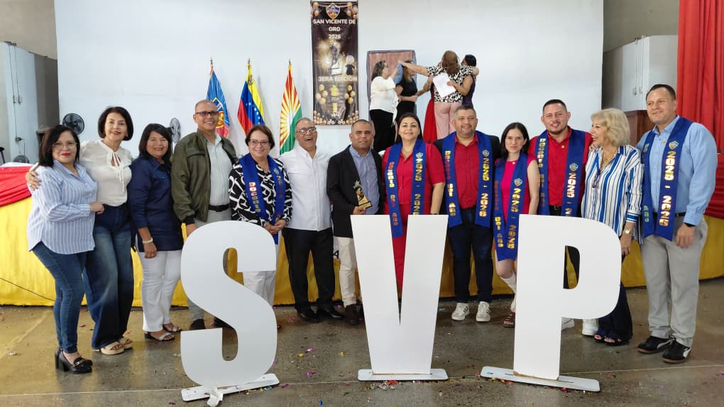 Colegio San Vicente de Paúl rindió homenaje a sus educadores en la tercera edición del “San Vicente de Oro”