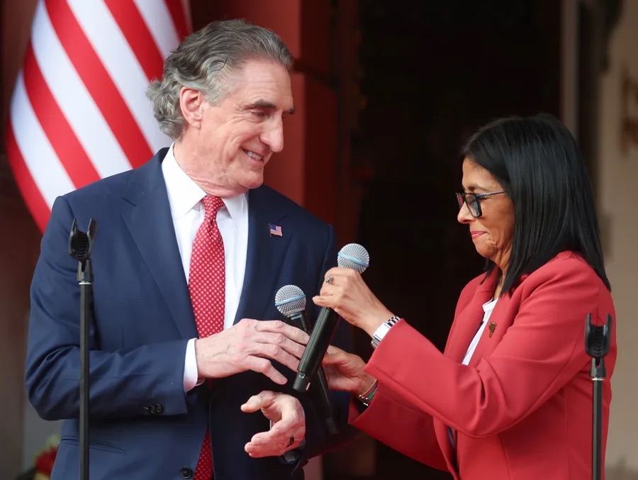 Delcy Rodríguez pide junto a secretario de Trump que se acelere la reforma de la Ley de Minas en Venezuela