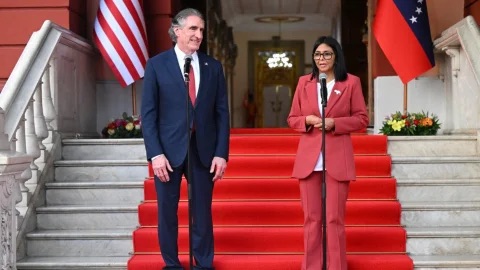 Delcy Rodríguez anuncia que presentará reforma a ley minera tras encuentro con secretario del Interior de EE. UU. al que asistió Diosdado Cabello