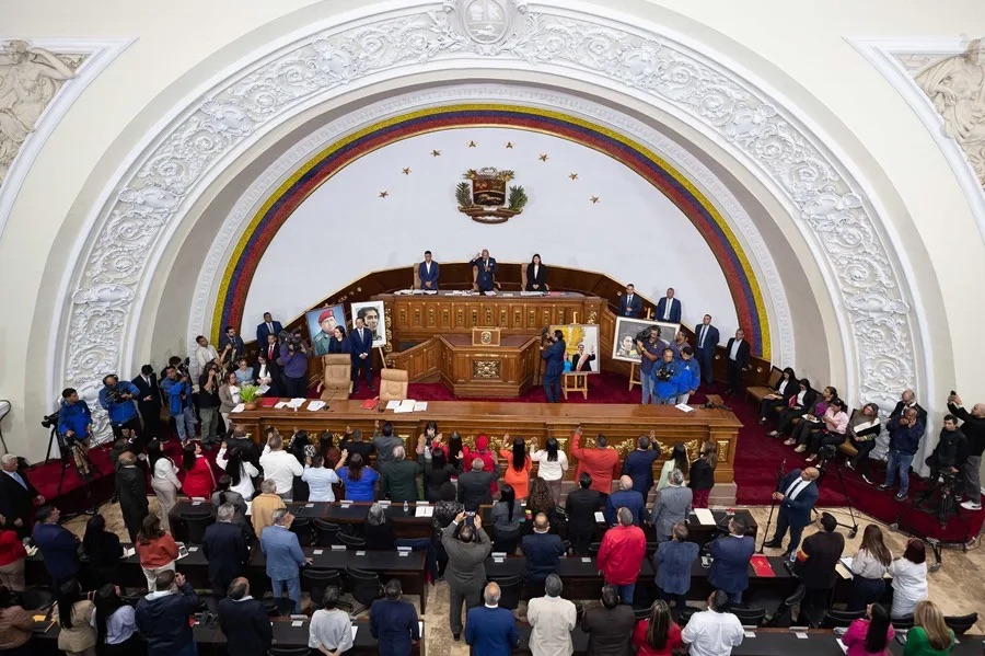 El Parlamento venezolano aprueba en primer debate la ley de minas tras la licencia de EE.UU.