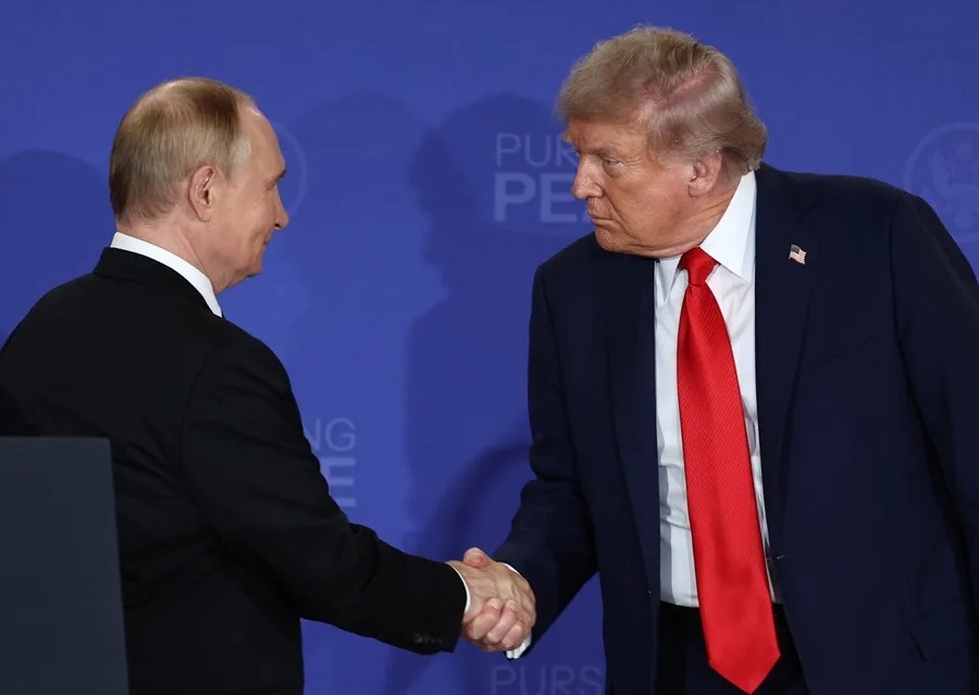 Trump pide a Putin acabar con la guerra en Ucrania para ayudar ante la crisis en Irán