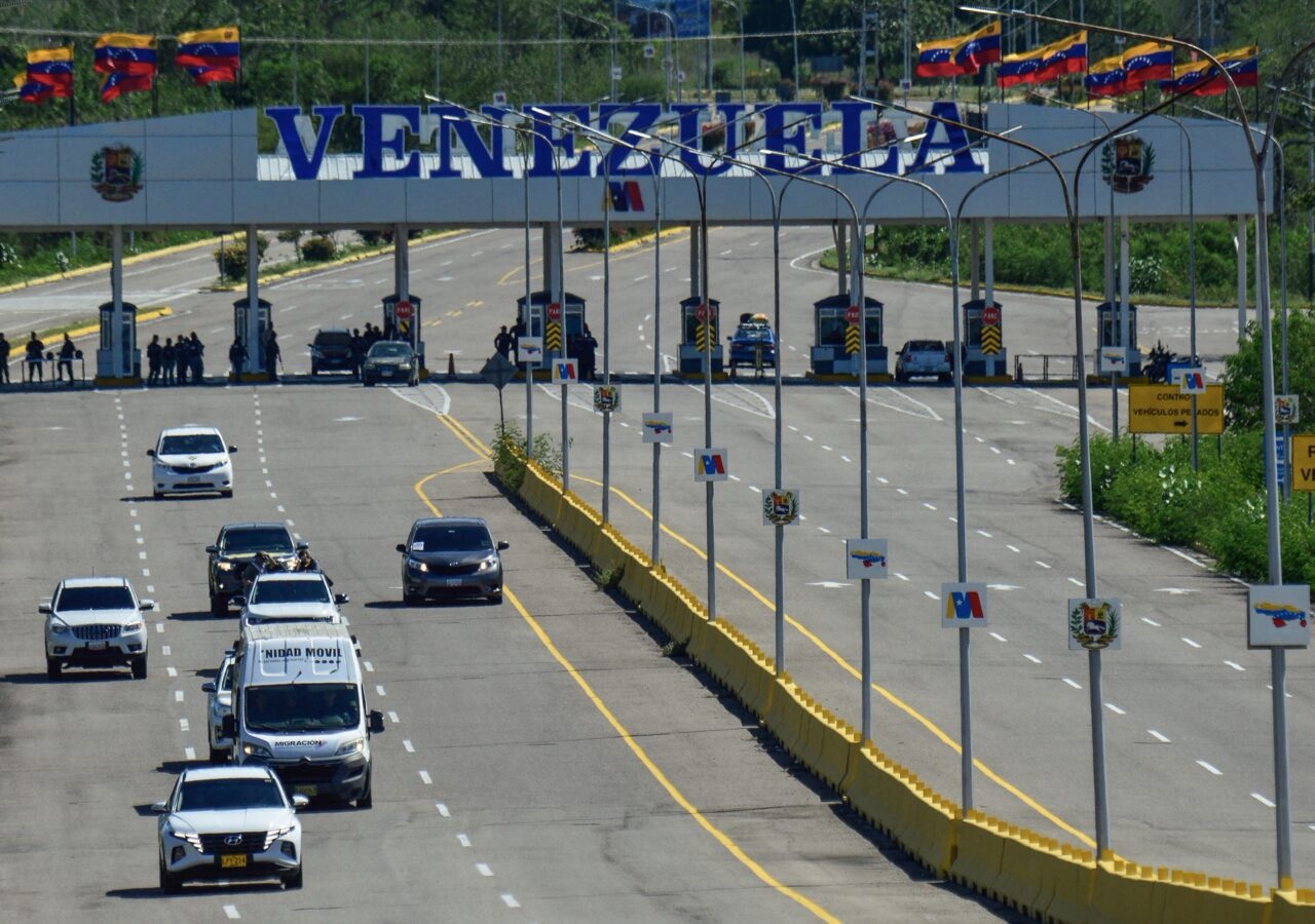 Delcy Rodríguez y Gustavo Petro se reunirán el viernes en el puente Tienditas