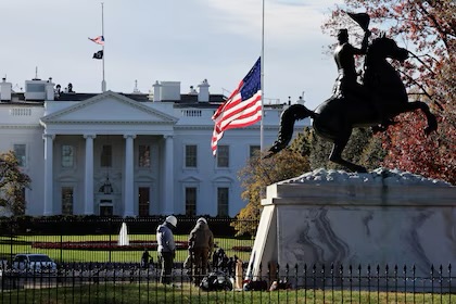 Cerraron el perímetro de la Casa Blanca: una camioneta forzó barreras de seguridad