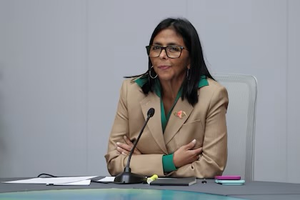 Delcy Rodríguez prometió que Venezuela “muy pronto” izará su bandera en la embajada en EEUU