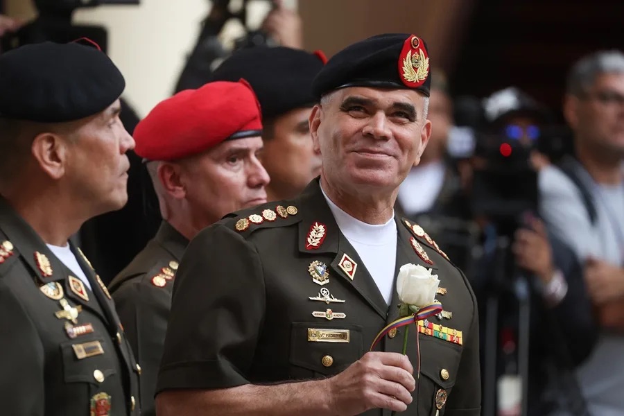 ¿Quién es Vladimir Padrino López, el militar incondicional a Maduro removido en la era de Delcy Rodríguez?