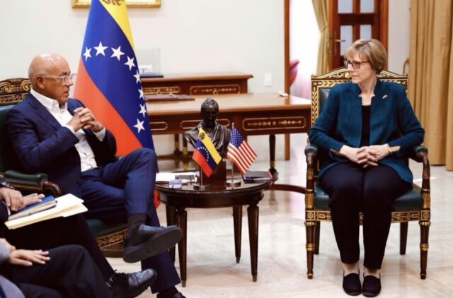 Embajadora de EEUU en Venezuela visita la Asamblea Nacional