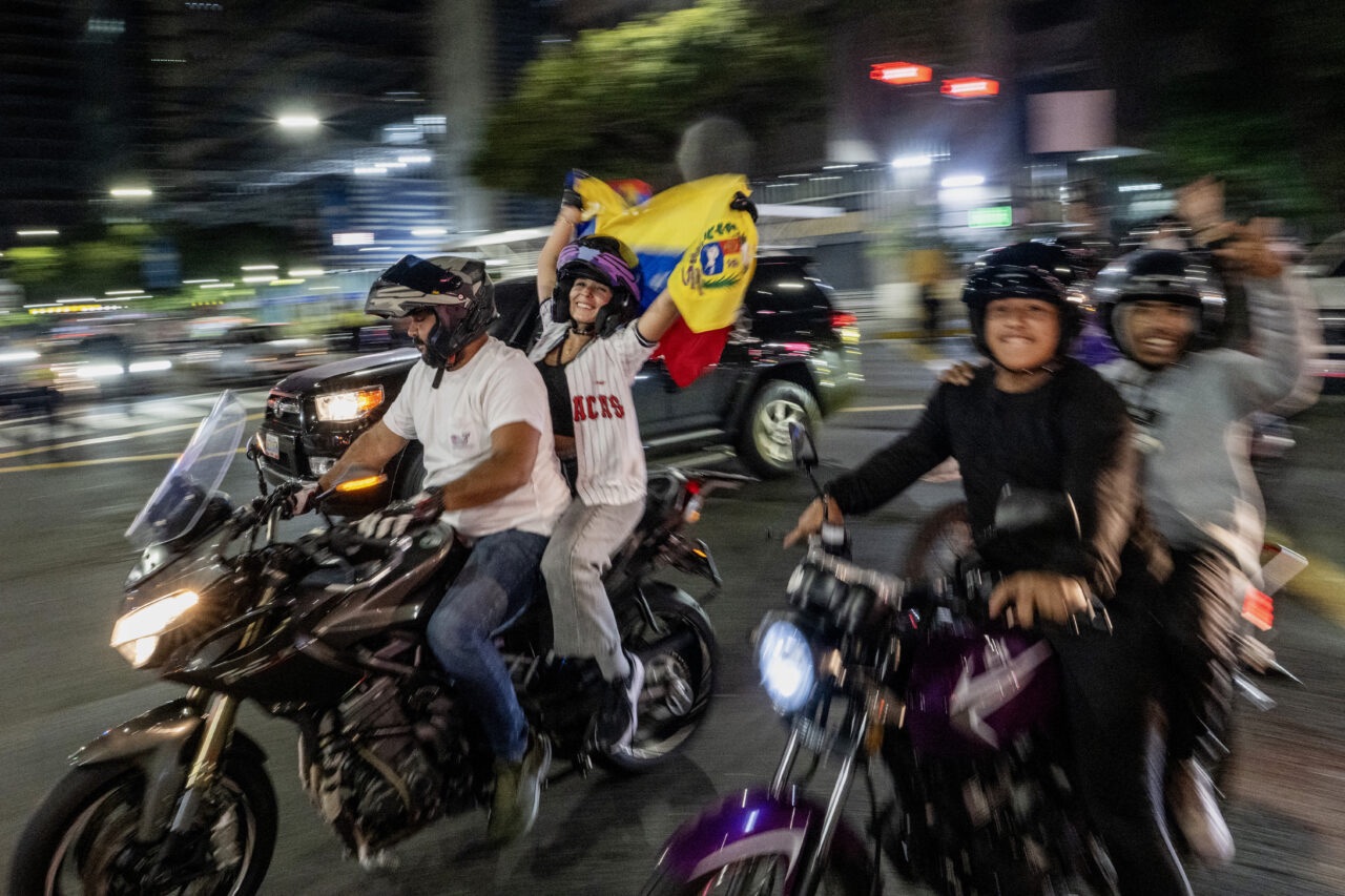 Miles de venezolanos salieron a las calles para celebrar su primer Clásico Mundial de Beisbol
