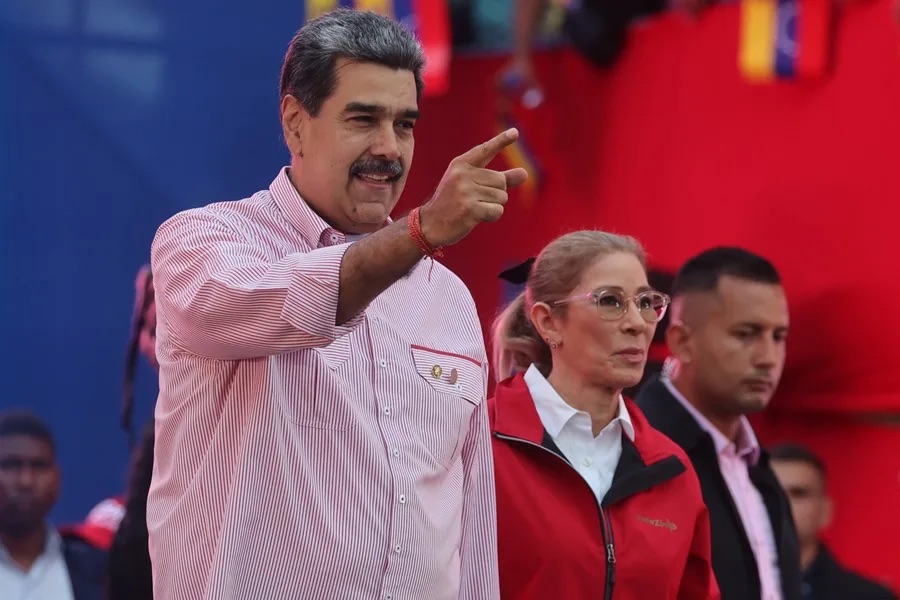 Maduro y Cilia Flores, dispuestos a presentar pruebas de que no pueden financiar su defensa