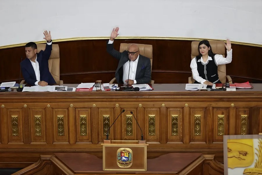 El Parlamento de Venezuela aprueba designación de Arianny Seijo como nueva procuradora general