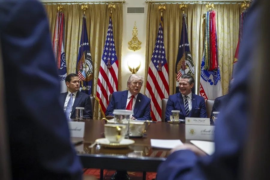 Trump bromea con que se presentará a las elecciones venezolanas contra Delcy Rodríguez